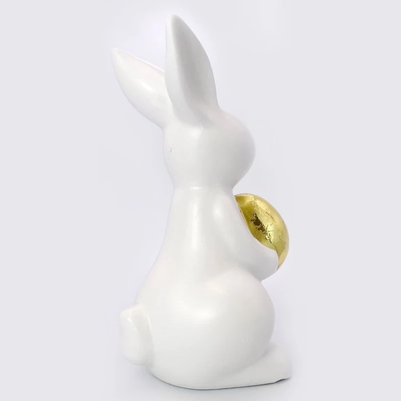 Logbuch-Verlag Keramik Hase mit Ei weiß 2er Set – Osterhasen 14 cm mit goldfarbenem Ei – Elegante Osterdeko – Figuren zum Hinstellen
