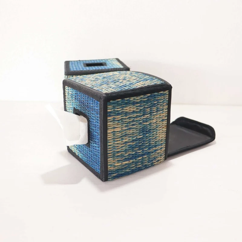 PUN THA LEE - Tissue Box Cover