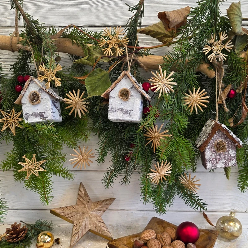 Christbaumschmuck Häuschen 3er-Set aus Kiefernholz, je ca. 8 x 6 x 8,5 cm, mit Schneeeffekt, rustikale Winterdeko