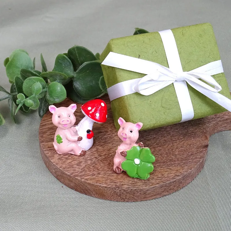 Glücksschweine 4er Set Mini-Figuren mit Kleeblatt und Fliegenpilz, ca. 3 cm aus Polyresin – Glücksbringer für Silvester