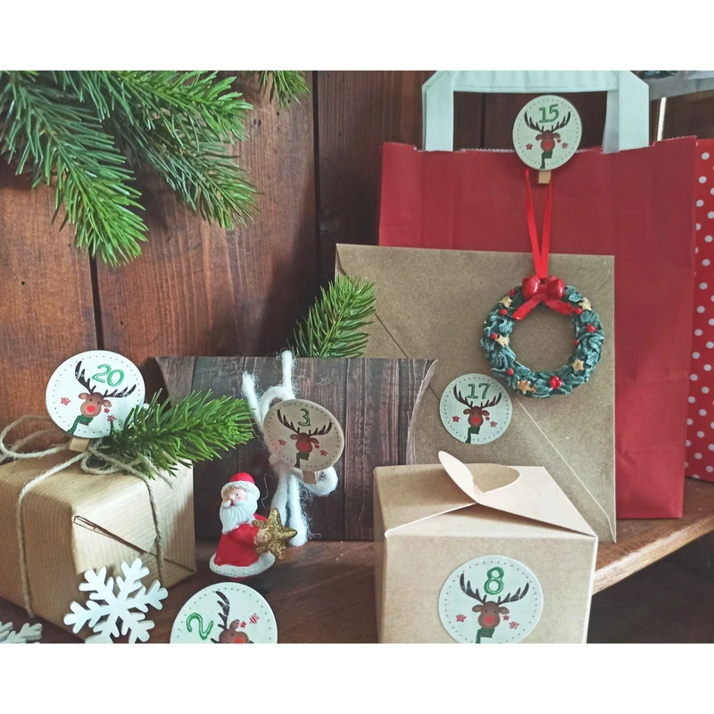 24 Adventskalenderzahlen Aufkleber 1 - 24 mit Rentier beige braun