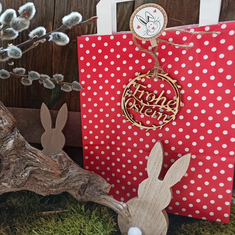 3 Osterhasen aus Holz mit Puschel natur weiß - Vintage Osterdeko Landhausstil