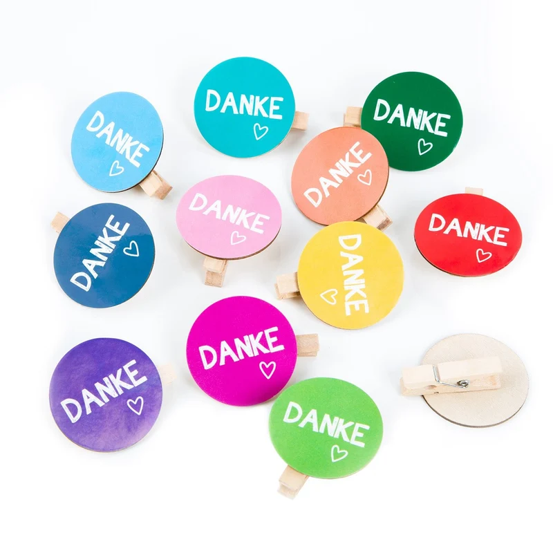 24 Danke Wort Aufkleber bunt mit Holzklammer 4 cm - Geschenke verpacken für Kunden & Gäste als Dankeschön Give-Away