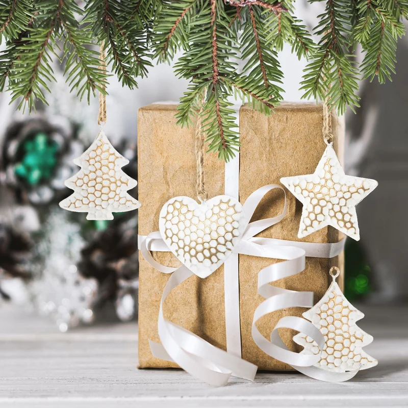 12 kleine Weihnachtsanhänger weiß gold - Bäume Sterne Herzen 4 cm aus Metall