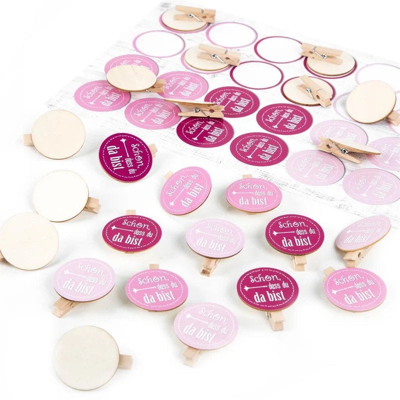Logbuch-Verlag SCHÖN DASS DU DA BIST 48 runde Holzklammer + 48 rosa pink Text Sticker – Geschenke verpacken give-Away Mitgebsel give-Away Hochzeit Tischdeko Baby-Party