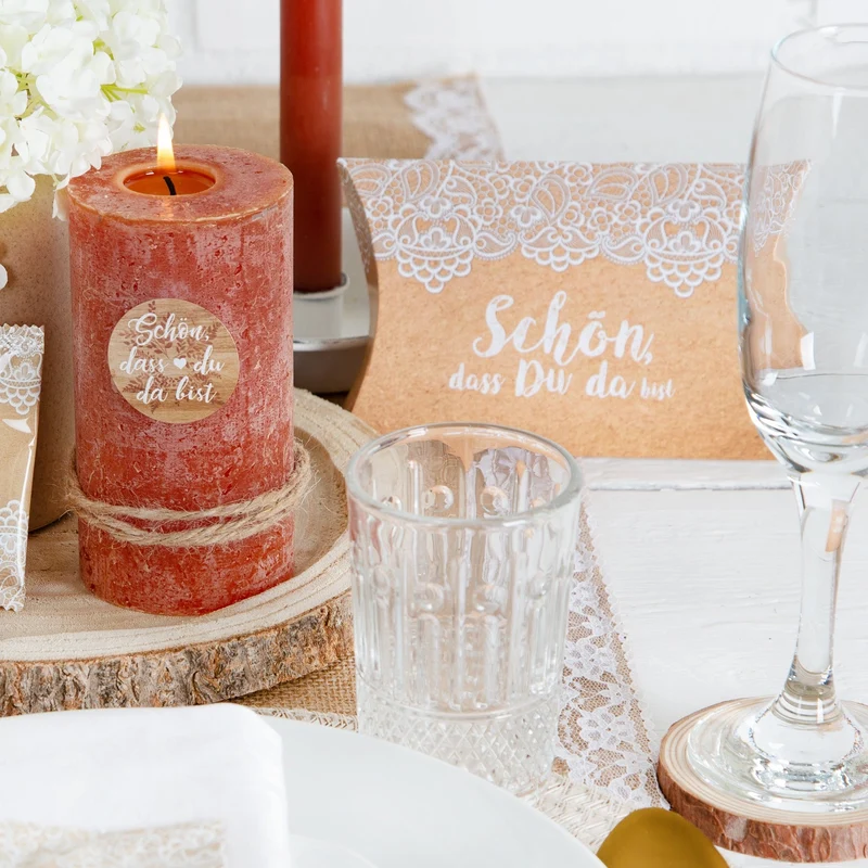 Logbuch-Verlag 24 SCHÖN DASS DU DA BIST Aufkleber 4 cm Holzoptik natur Holz braun - Begrüßung Gastgeschenk DIY Tischkarte Sticker Hochzeit Geburtstag