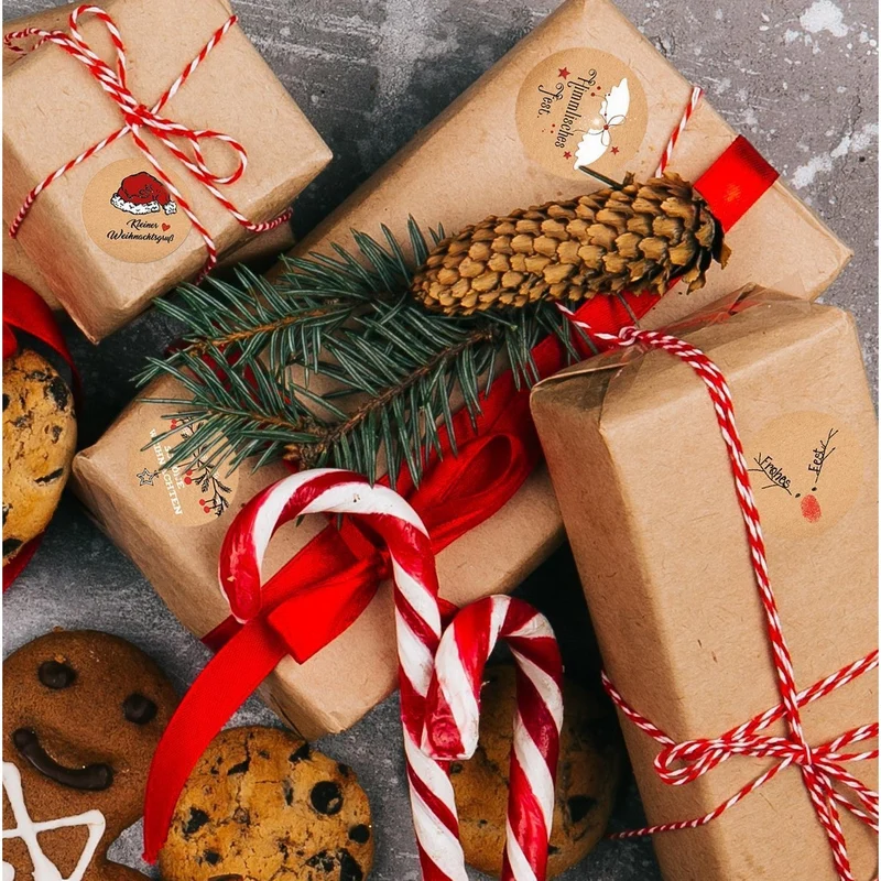 Logbuch-Verlag 24 Weihnachtsaufkleber rund rot weiß natur schwarz Geschenk-Aufkleber Verpackung Weihnachtsgeschenke Sticker Etiketten 4 cm Weihnachtsverpackung