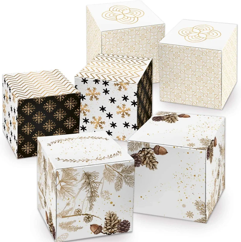 15 weihnachtliche Geschenkboxen weiß-gold-schwarz im Set, drei Designs in zwei Größen