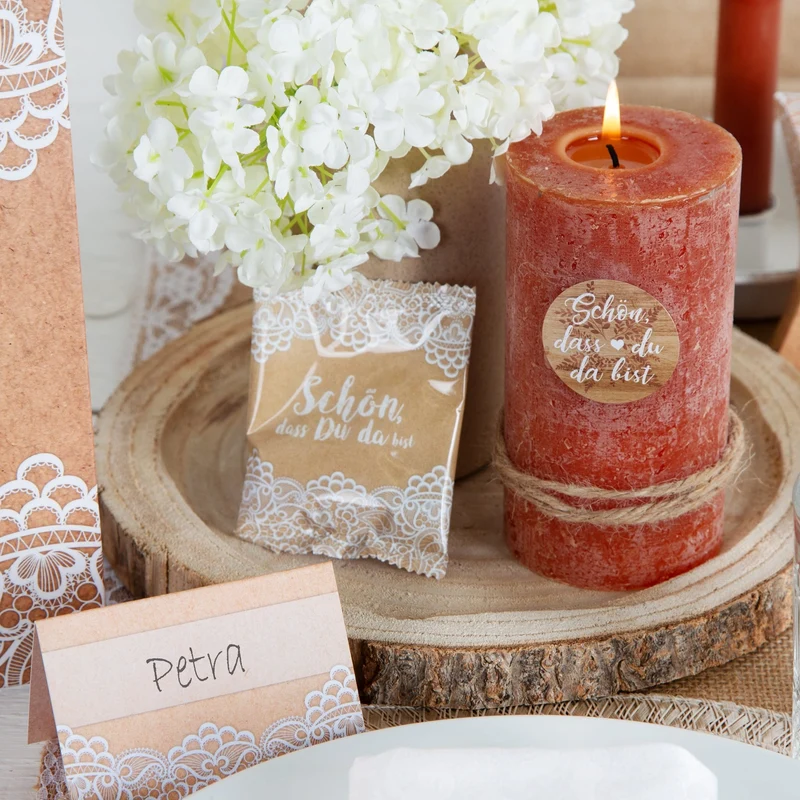 Vintage Tischkarten im Shabby-Chic-Stil mit Spitze und Kraftpapier-Optik