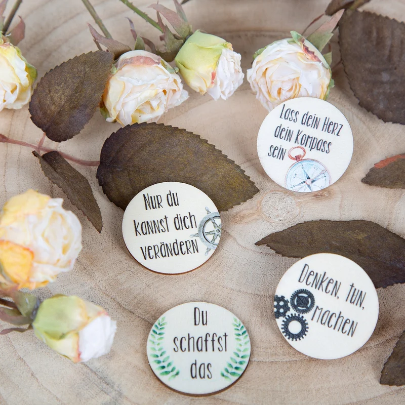 24 Glückstaler aus Holz - mit Sprüchen zur Motivation - bunt Ø 4 cm