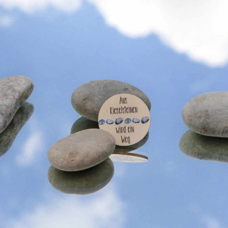 24 Glückstaler aus Holz - mit Sprüchen zur Motivation - bunt Ø 4 cm