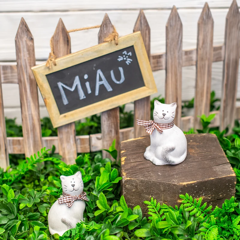 2 kleine Katzen Figuren aus Keramik in beige grau - 11 cm - Deko zum Hinstellen