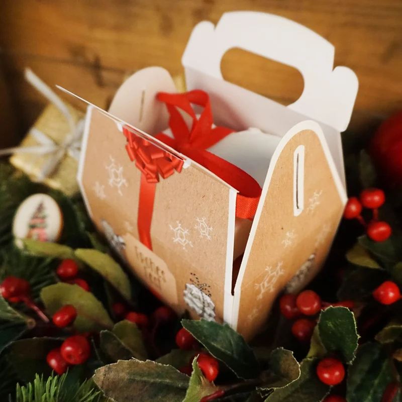 Weihnachtliche Geschenkboxen mit Griff braun-rot 9 x 12 x 6 cm mit Aufdruck „Frohes Fest“