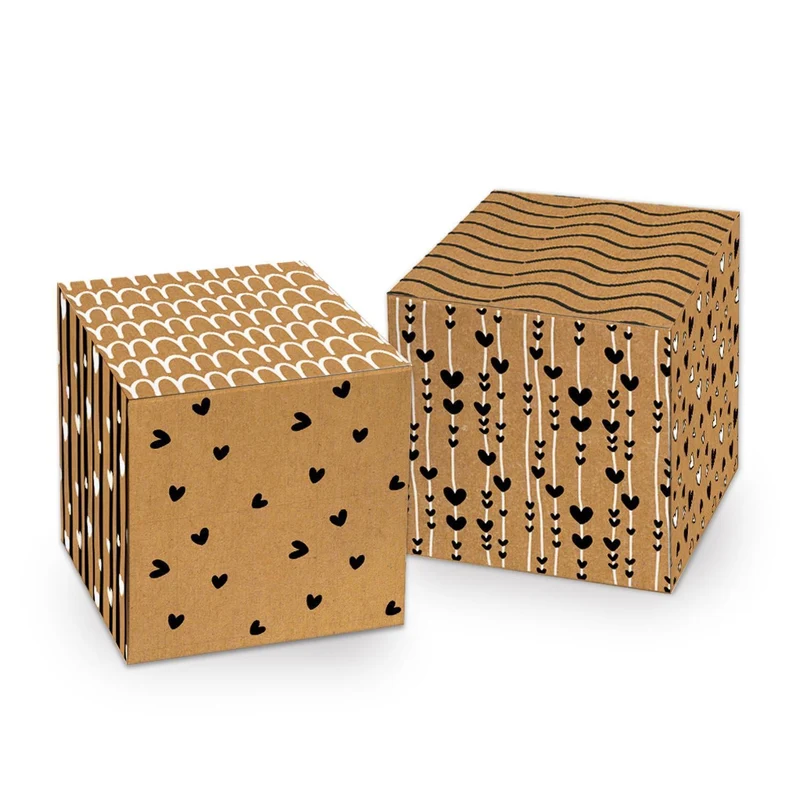 Geschenkboxen braun in Kraftpapier-Optik 7 x 7 cm mit Herzen schwarz-weiß