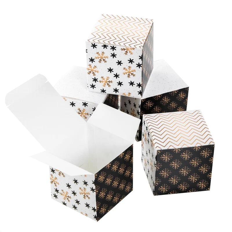 Weihnachtliche Geschenkboxen schwarz-weiß-gold 7 x 7 cm