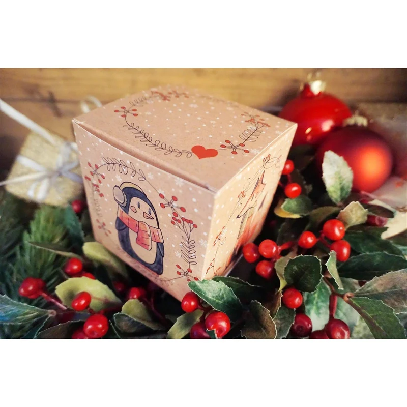 Weihnachtliche Geschenkboxen braun 10 x 10 cm mit bunten Wintertieren