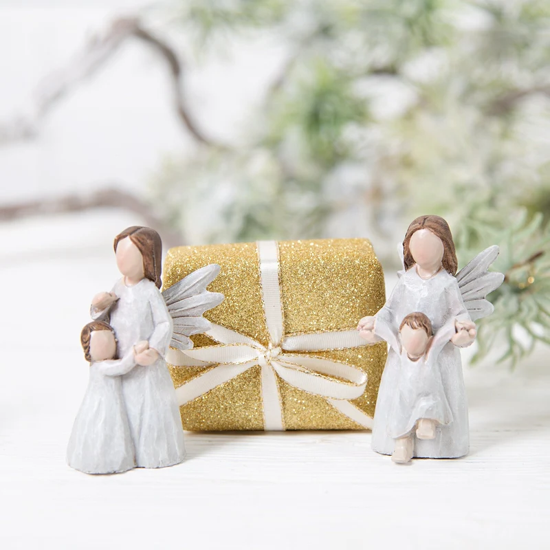 2 Engel Figuren mit Kind neutral beige Schutzengel 6,5 cm