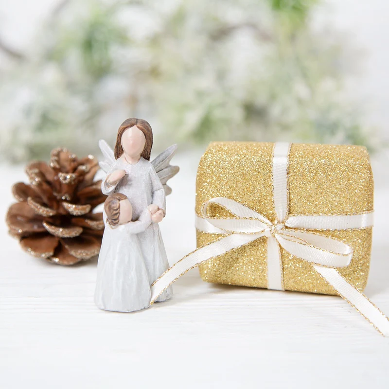 2 Engel Figuren mit Kind neutral beige Schutzengel 6,5 cm
