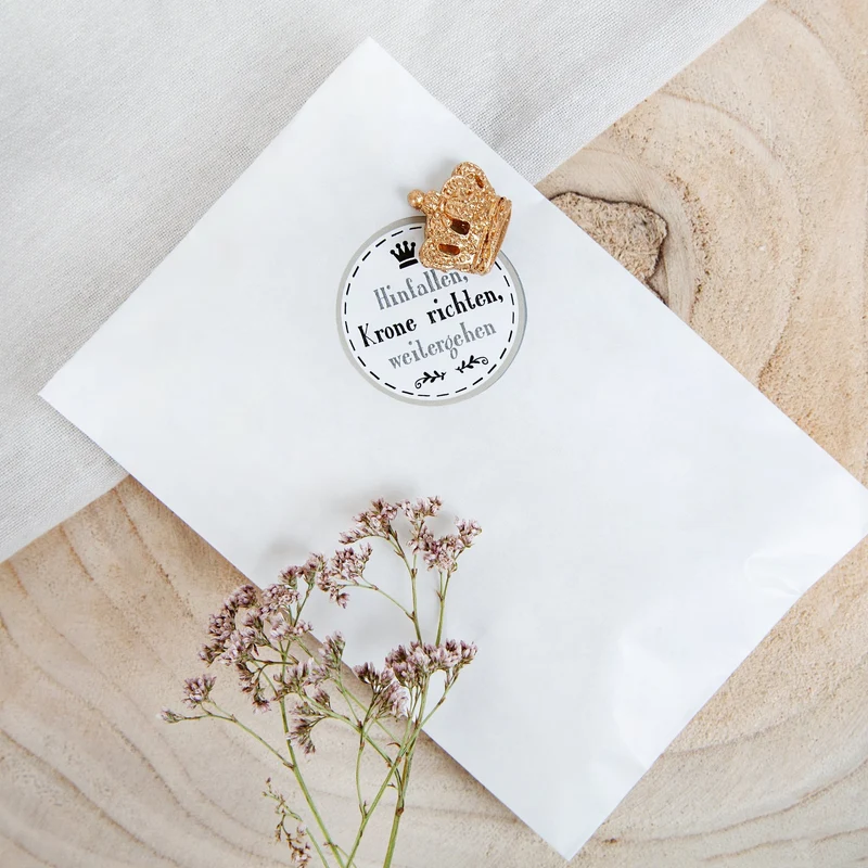 8 Mini Kronen Gold glitzernd Deko Basteln & Kleben Tischdeko 2,5 cm