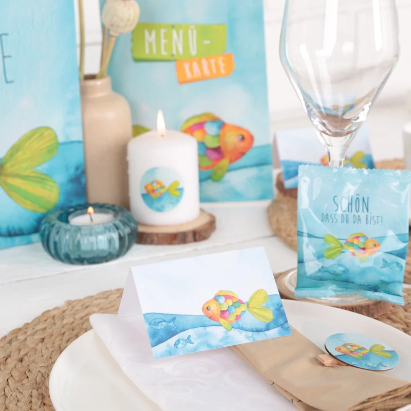 Logbuch-Verlag 24 Fische Dekoklammern aus Holz mit Aufkleber REGENBOGENFISCH türkis bunt - Tischdeko Deko Klammer Kommunion Kindergeburtstag