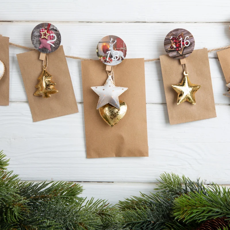 18 vintage Weihnachtsanhänger aus Metall - Herz Baum Stern gold weiß