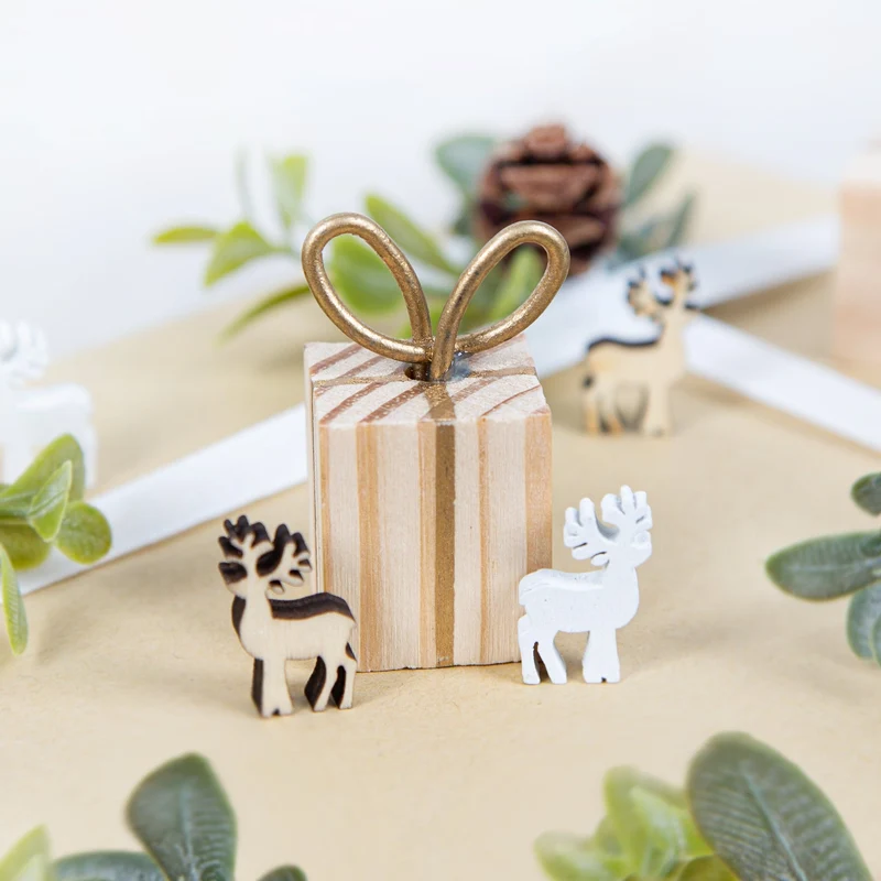 6 kleine Weihnachtspäckchen Deko Geschenke aus Holz rot grün Gold 5 cm