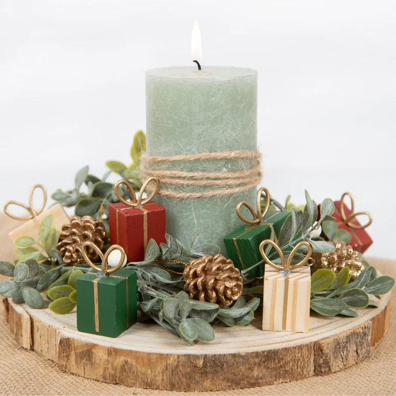 6 kleine Weihnachtspäckchen Deko Geschenke aus Holz rot grün Gold 5 cm