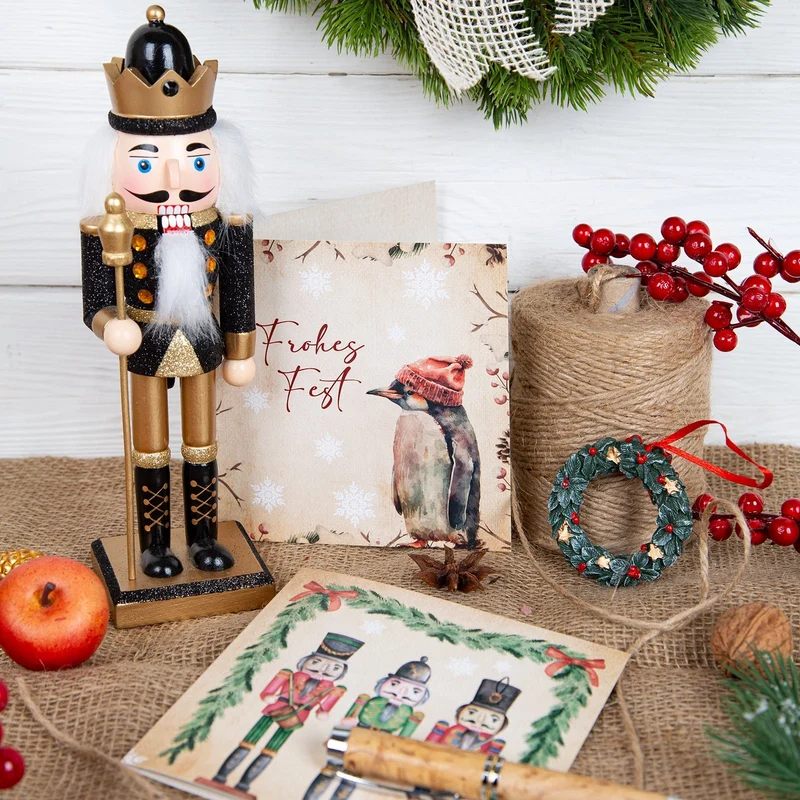 4 Weihnachtskarten quadratisch 14,8 x 14,8 cm Klappkarten mit Umschlag – Nussknacker beige