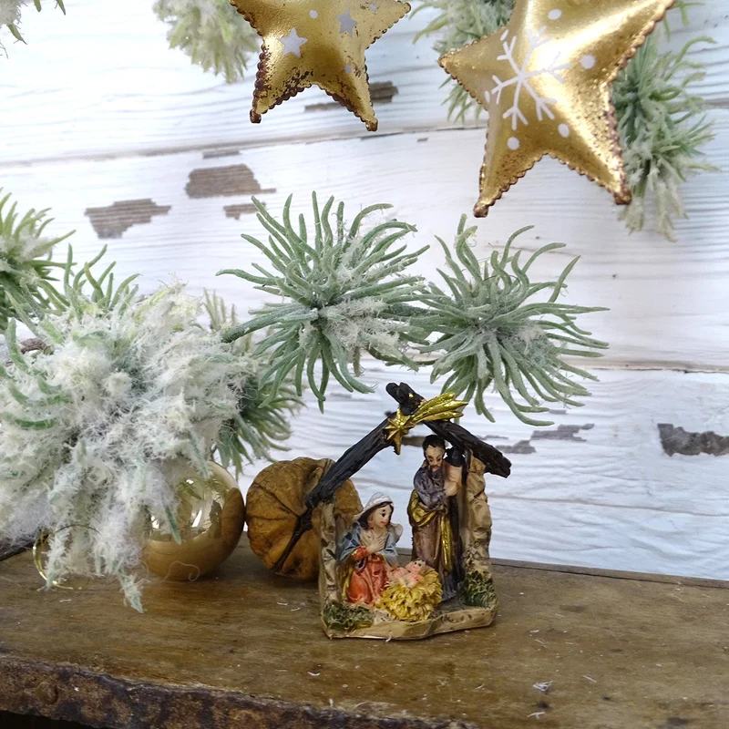 2 Mini Krippen - Weihnachtskrippe Miniatur als kleines Geschenk 5 cm