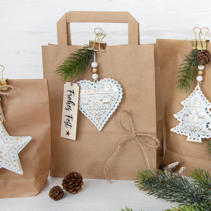6 Weihnachtsanhänger Deko Set aus Metall weiß Gold 8,5 cm