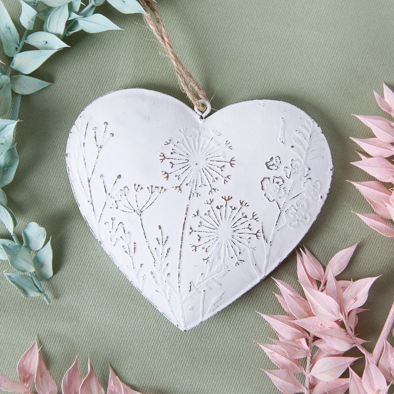 Logbuch-Verlag 3 dezente Metallherzen zum Aufhängen weiß grau mit Blumenmuster Florale Herzanhänger Herbst Deko 10 x 10 cm