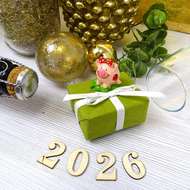 10 kleine Glücksschweinchen Figuren - Silvester 3,5 cm Glücksbringer rosa