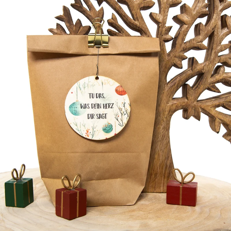 16 Weihnachtsanhänger aus Holz - Kugeln & Zapfen mit Sprüchen 8-12 cm