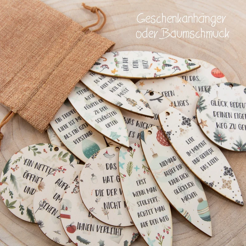 16 Weihnachtsanhänger aus Holz - Kugeln & Zapfen mit Sprüchen 8-12 cm