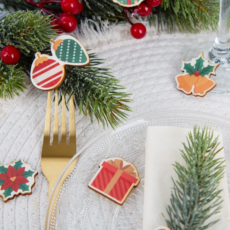 24 Stück Weihnachten Tischdeko - rot grün aus Holz 3-5 cm