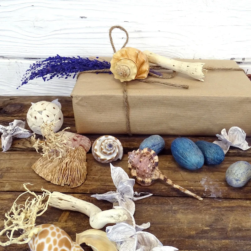 Logbuch-Verlag Potpourri mit Akazienholz-Teller 25,5x25,5x8 cm – Naturdeko mit Trockenblumen und Duft – Tischdeko Frühling & Sommer