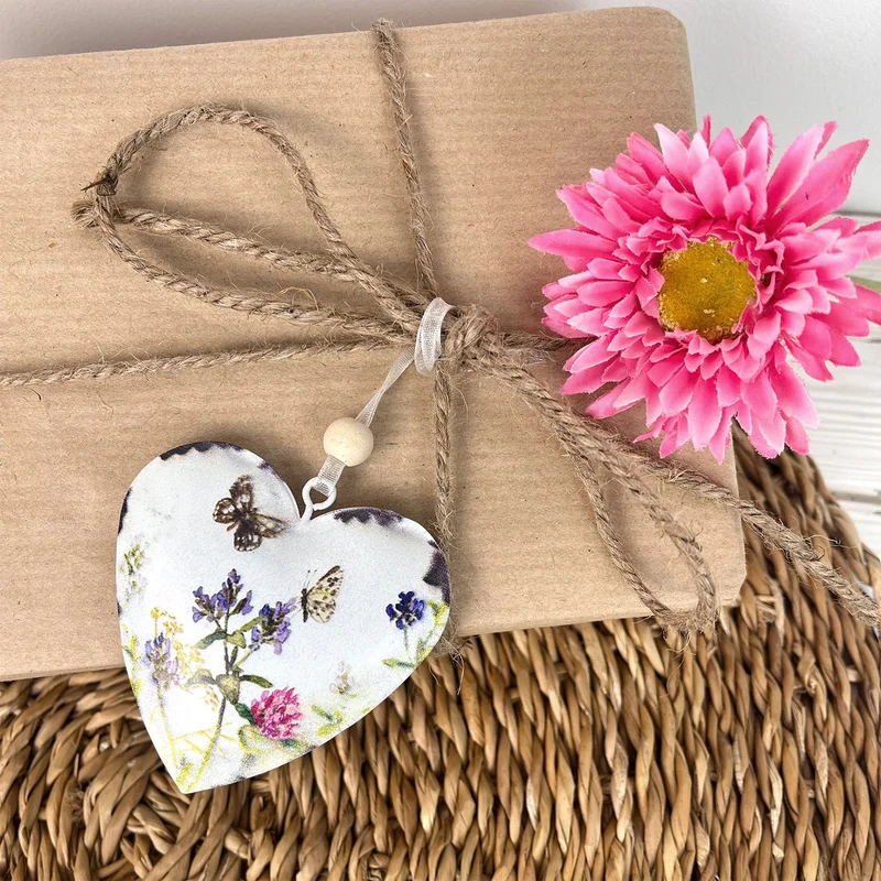 Logbuch-Verlag 6 Metallherzen mit bunten Blumen Hochzeit Frühling Deko zum Aufhängen Osteranhänger 7 x 6,5 cm