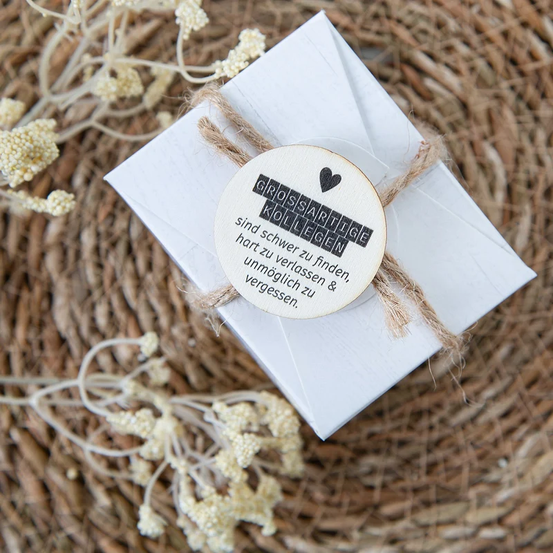 10 kleine Holztaler Geschenke für Kollegen als Abschiedsgeschenk Ø 4 cm