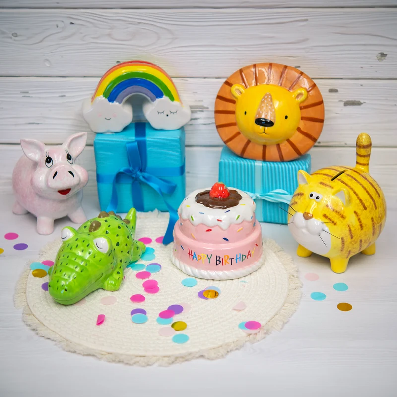 Spardose Katze Keramik gelb 17 cm – lustige Sparbüchse in Tierform für Kinder – Geldgeschenk und Kinderzimmer-Deko – Logbuch-Verlag