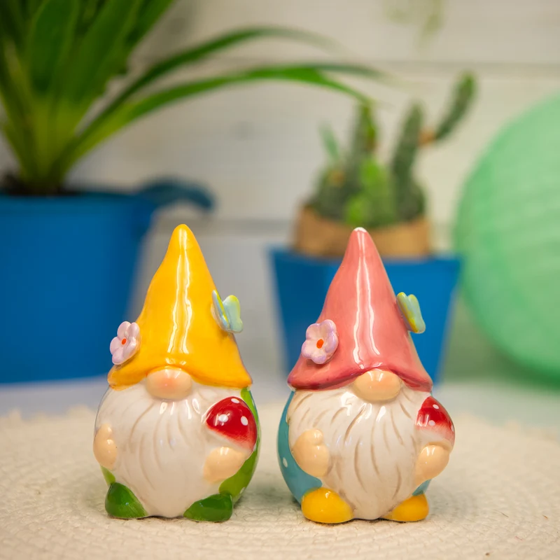 Logbuch-Verlag Deko-Wichtel 2er-Set Gartenzwerge Keramik bunt 11 cm – niedliche Figuren für Frühling, Garten oder Fensterbank